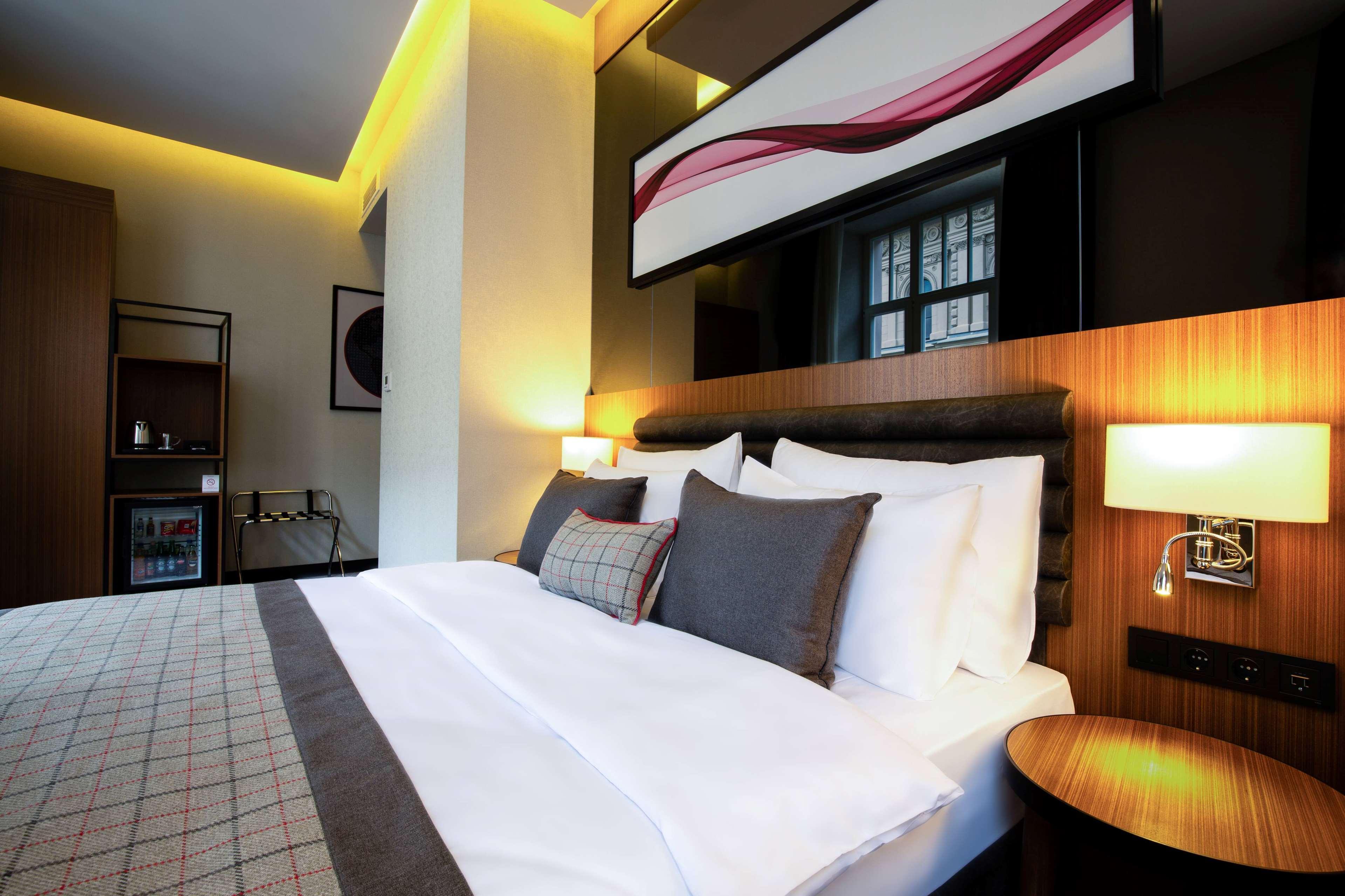 Ramada By Wyndham Budapest City Center Экстерьер фото