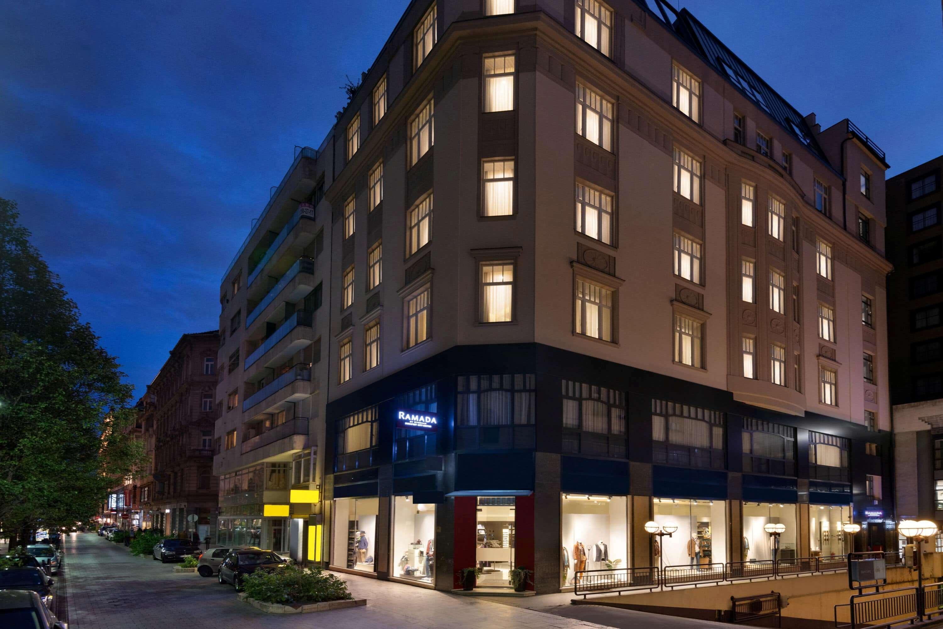 Ramada By Wyndham Budapest City Center Экстерьер фото